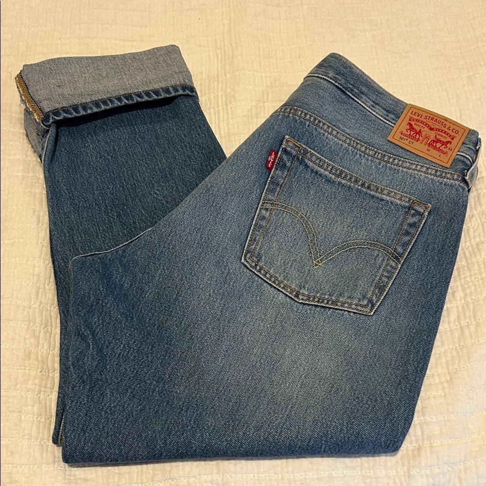 Levi's Women's Boyfriend Jeans in Medium Blue Wash - Picture 3 of 5